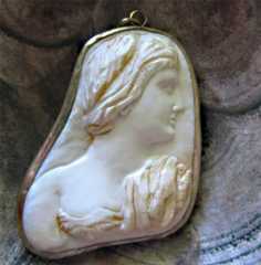 Greco stylish uniquely shaped Art Deco 2 colors carved stone Embedded in the gold(?) from the beginning of XX century