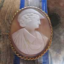 Circa 1875 portrait of German composer R. Wagner, hand carved shell. Big unmarked Gold(?)/Gold plated “twisted rope” brooch.
