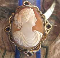 Antique from the middle of XIX century - great carved classic shell. unmarked filigree Gold filled/pinchbeck brooch