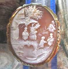 Antique Greatly carved sardonyx shell from the 1880th Brooch/Pendant Gold Filled.
