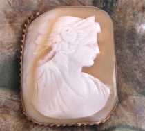 Victorian/Edwardian Antique hand carved Shell Gold/Gold plated brooch from 1890-1915