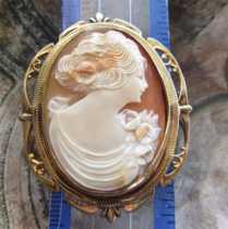 Great hand carved beauty Conch shell vintage circa 1935 Unmarked Gold(?)/Gold Art Deco brooch.