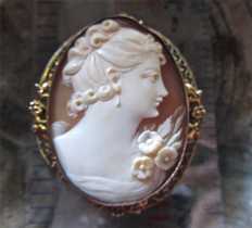Very well executed Carnelian shell from the 1930-1940 filigree hallmarked Gold filled brooch/pendant.