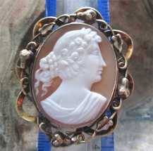 Nice Edwardian piece circa WWI (1910-1920) from UK Auction Pears & leaves design unmarked Pinchbeck(?)/Gold plated brooch.