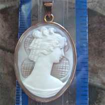 Image of modern girl from the 1960th - superiorly carved shell . Unmarked Gold/ Gold filled pendant.