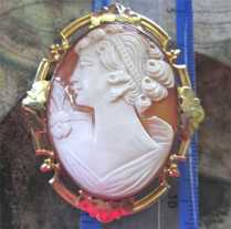 Signed Art Deco the 1930th well carved classic shell. Big unmarked filigree Gold plated brooch.