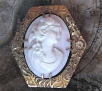 Art Deco well carved Coral stone or Angel Skin, circa 1890-1910. Amazing unmarked decorative Gold plated brooch.