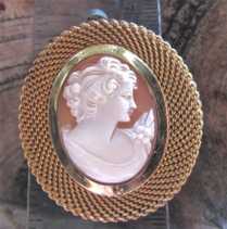 Well hand carved woman’s profile portrait circa 1950 Marked Van Dell 12K Gold filled Brooch Pendant
