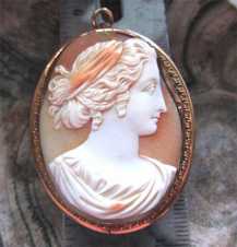 Circa 1850-1880 well carved Victorian Big conch shell portrait. Unmarked Gold(?)/Gold plated custom pendant/brooch.