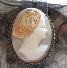 Well carved Red head shell stylish portrait. Signed bty the Artist Big unmarked Gold(?)/Gold plated pendant/brooch.