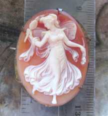 Great quality Carnelian shell carving Goddess of Soul & Sex Psyche In the Yellow metal brooch from the 1915-1930.