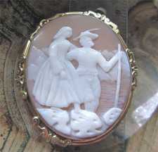 Greatly carved shell - landscape with romantic couple at the lake Big Victorian Pinchbeck/Gold plated Brooch Circa 1865-1885