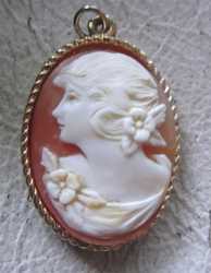 Greatly hand carved & signed shell Beauty portrait from the 1940th In the Goldish newer marked Sarah Coventry pendant