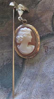 Great carving quality shell Classic woman’s profile from 1940th Decorated Gold Plated British Pin with the leave