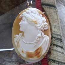 Superiorly carved multi colors conch shell from 1915-1930 Newer unmarked Gold rolled wire wrapped pendant.