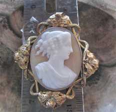 Great quality shell carving - young woman profile circa 1835 Early Victorian Big Pinchbeck/Gold plated no pin brooch.