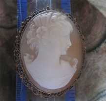 Great big vintage shell, signed by the Artist, from the 1930th Unmarked filigree covered with Gold brooch/pendant.