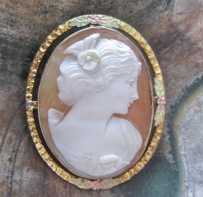 Cute profile - great carving 1920th - 1930th from Connecticut Collection. Gold washed silver & 3 colored Gold Decor brooch.