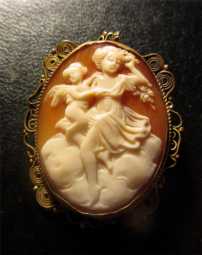 Venus & Cupped Brooch & Pendant in Filigree Gold washed or plated silver Bezel. Circa 1925