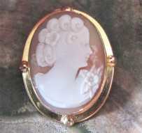 Great hand carved Vintage profile hand carved in the Conch shell. Hallmarked Gold filled brooch/pendant. Circa 1935