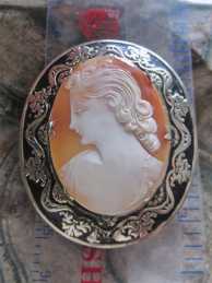 Huge hand carved Vintage Conch shell - Beauty from the 1935-1955 In unmarked Gold washed(?)/Gold metal decorative brooch.
