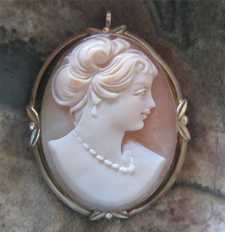 Cute girl from the 1950th - well hand carved Carnelian shell. Marked 12K Gold Filled decorative brooch/pendant.