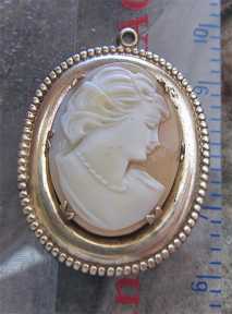 Hand carved Vintage Gold Sardonyx shell Gold filled Pendant from the 1955-1965