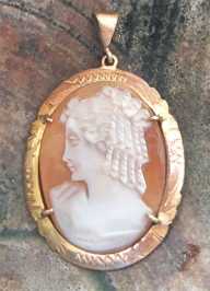 WWII times hand carved profile shell circa 1940-1950 Unmarked Gold plated/Gold covered metal Pendant