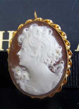 Nice carved Sardonyx Shell Circa 1950 12K Gold Field Brooch/Pendant