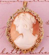 1940-1960 Greatly carved Beauty profile shell. Gold plated(?) filigree pendant/brooch