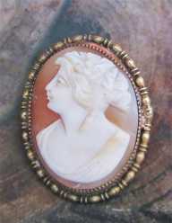Great hand carved Victorian profile shell circa 1890-1915 In Unmarked decorative Gold plated(?) Brooch. Signed