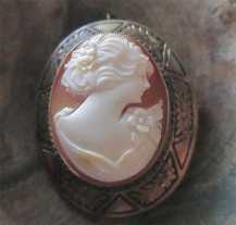 Great hand carving from the 1920th or 1930th Carnelian shell Goldish with hand engraving frame brooch/pendant.