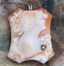 Museum Quality late Edwardian Art Deco shell carving from 1920th. Set in newer 14K Gold Rolled pendant with old European Diamond.