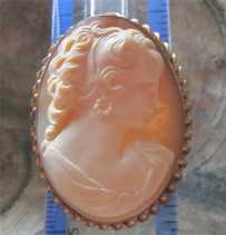 Quality carved Carnelian shell - Well carved & signed profile Hallmarked 12K Gold filled Brooch/Pendant. Circa 1930