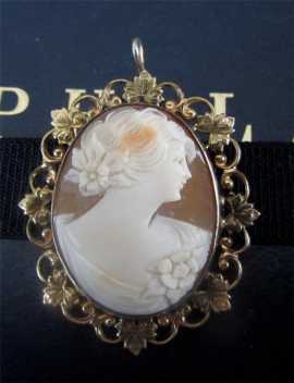 Signed 3 colors Carnelian Shell Circa 1930 on Beautiful filigree 12K Gold Field Brooch/Pendant