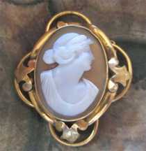 Georgian/Early Victorian 1810-1840 carved Classic Sardonyx shell. Unmarked Pinchbeck brooch with safety chain from UK Collection.