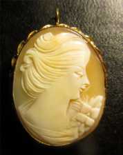 Hand carved Cameo Gold Filled Brooch/Pendant Girl with “onion” hairstyle. Circa 1960.