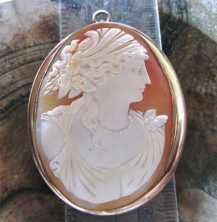 Victorian Museum Quality Ceres Goddess - carving & signed shell. Unmarked Gold(?)/Gold plated Brooch/Pendant from 1890th.