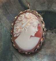 1965-1985 Greatly hand carved/signed by Artist Carnelian shell. Red Gold Filled engraved twisted rope Brooch/Pendant