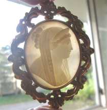 Empire/NeoClassic light Sardonyx shell circa 1790-1810 Big Quality pinchbeck/Gold plated brooch.