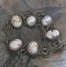Stylish hand carved 6 Sardonyx shell women heads circa 1920th Unmarked Gold(?) metal with patina Art Deco 7”bracelet