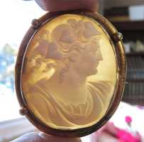 Museum hand carved Sardonyx shell early Victorian Bacchante. Pinchbeck(?)/Gold Plated brooch 1835-1865