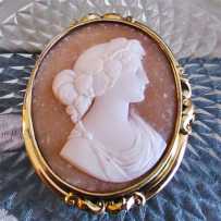 Georgian/Victorian shell hand carved Classic Bacchante. Pinchbeck/Gold Plated huge brooch circa 1795-1835