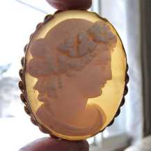 Victorian Museum Quality Bacchante Classic - carving & signed shell. Unmarked Gold(?)/Gold plated Brooch/Pendant from 1870th.