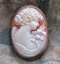 Cute Girlish profile - greatly carved/signed carnelian shell. Set in Big Red Gold(?)/Gold Filled brooch from 1930th.