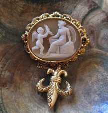 Georgian/Victorian Museum carving Venus with Cupped light Shell. Gold(?)/Gold filled filigree Brooch with Franche safety chain