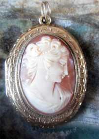 Beautiful Antique Victorian Shell Cameo Gold or Gold Field Locket Pendant