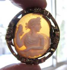 Georgian/Victorian Quality Bacchante - Carved Sardonyx shell. Unmarked Gold(?)/Gold plated Brooch from 1810th-1840th.