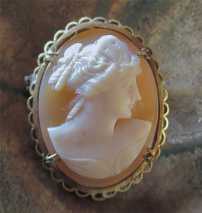 Gold Sardonyx shell Greatly hand carved Psyche Goddess Gold Plated(?) C-clasp pendant/brooch 1895-1925.