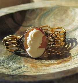Circa 1940 quality carving Cameo Bracelet. 12K Gold Filled (marked) 7.5” long